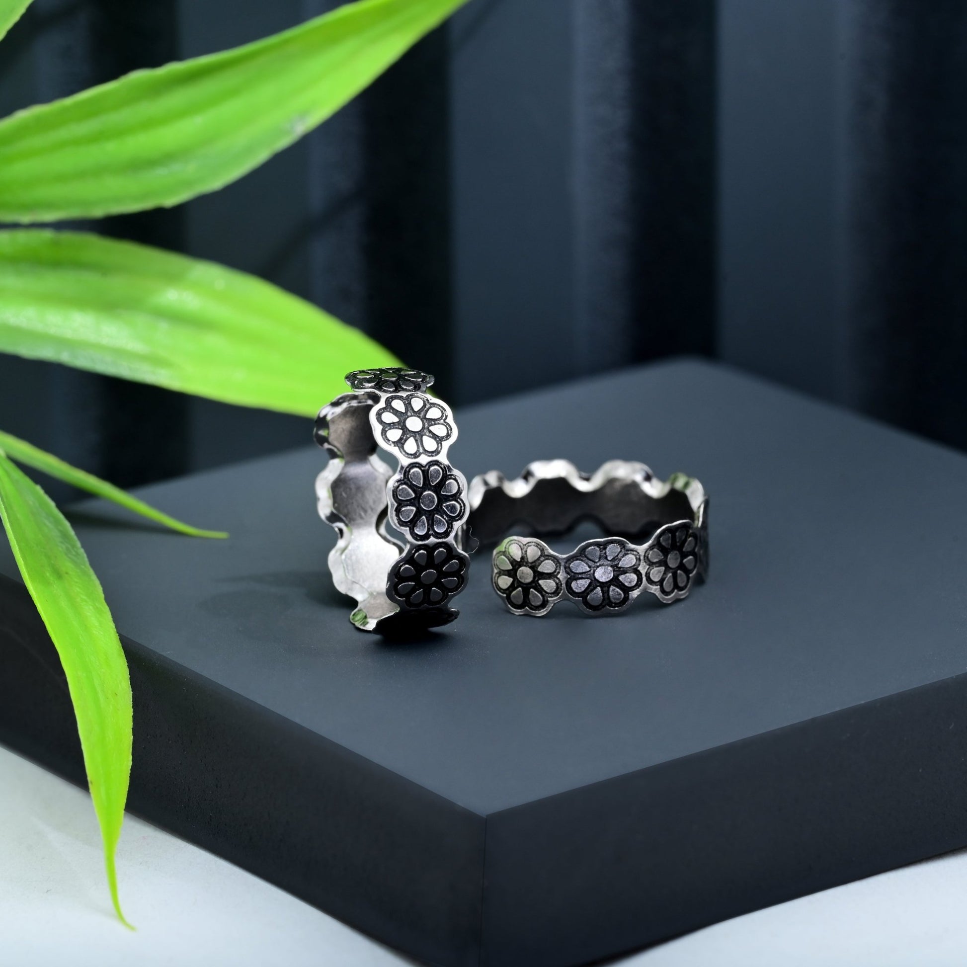 The Oxidised Floral Band Toe Ring - Vinayak - House of Silver