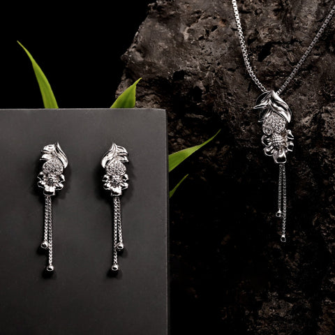 The Petal and Sparkle Necklace Set