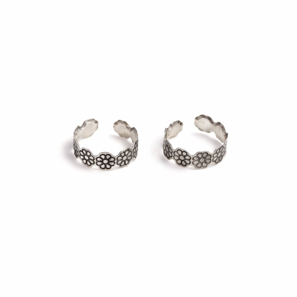 The Oxidised Floral Band Toe Ring