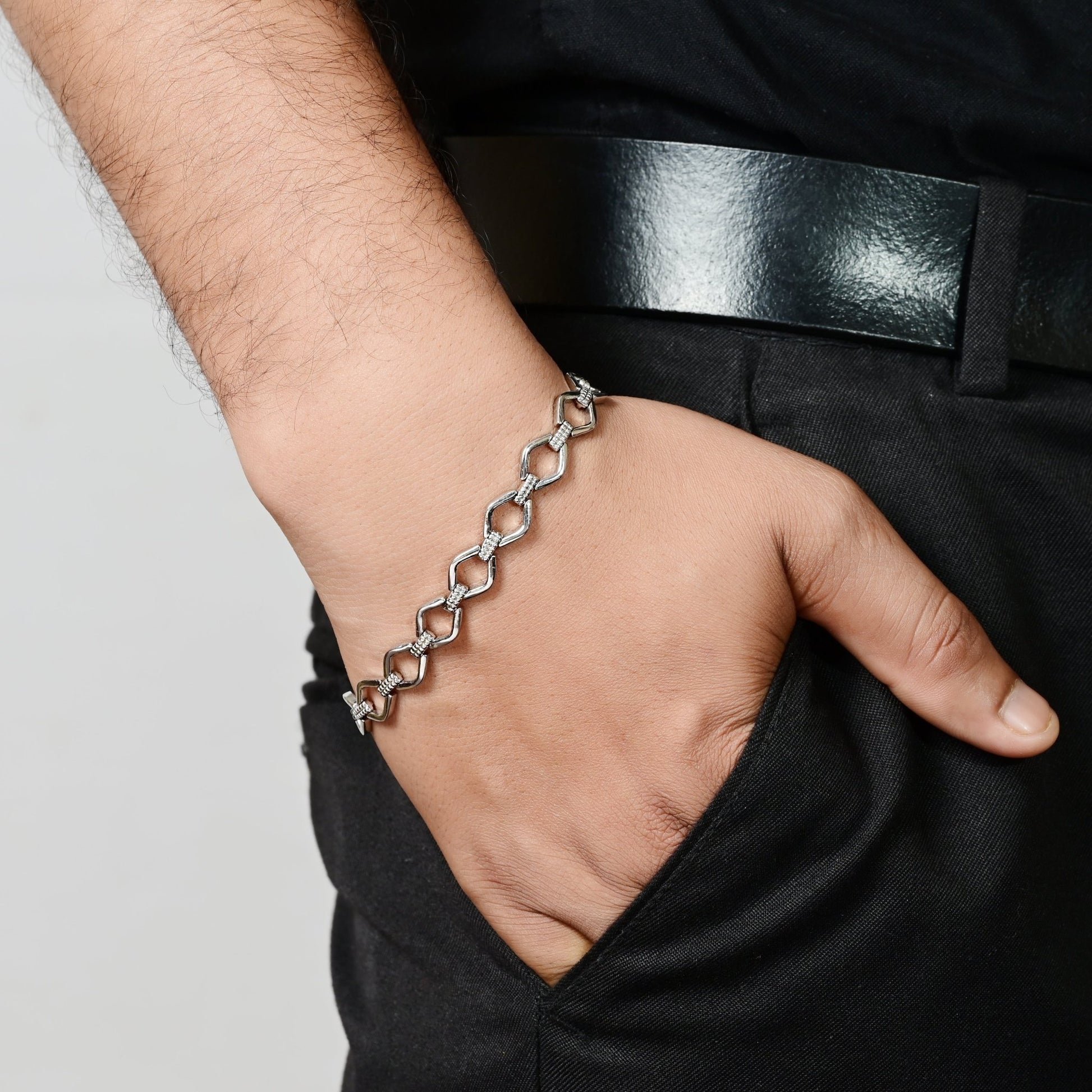 The Sleek Chained Bracelet - Vinayak - House of Silver