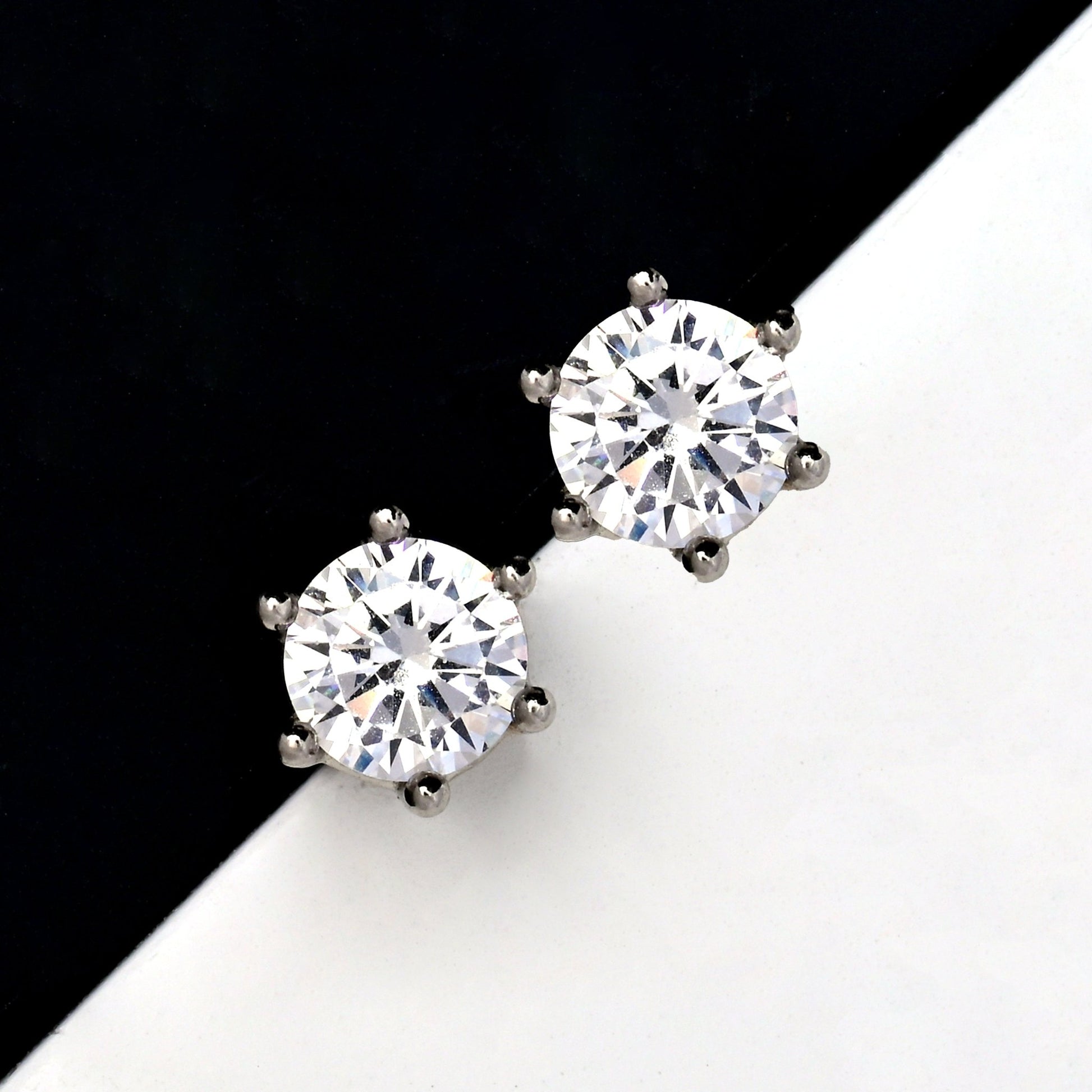 The Solitaire Stud Earrings - Vinayak - House of Silver